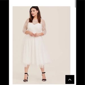 Torrid 3/4 sleeve Plus size Wedding Dress NEW